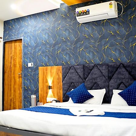 אויאיין Hotel Mahalok Palace מראה חיצוני תמונה