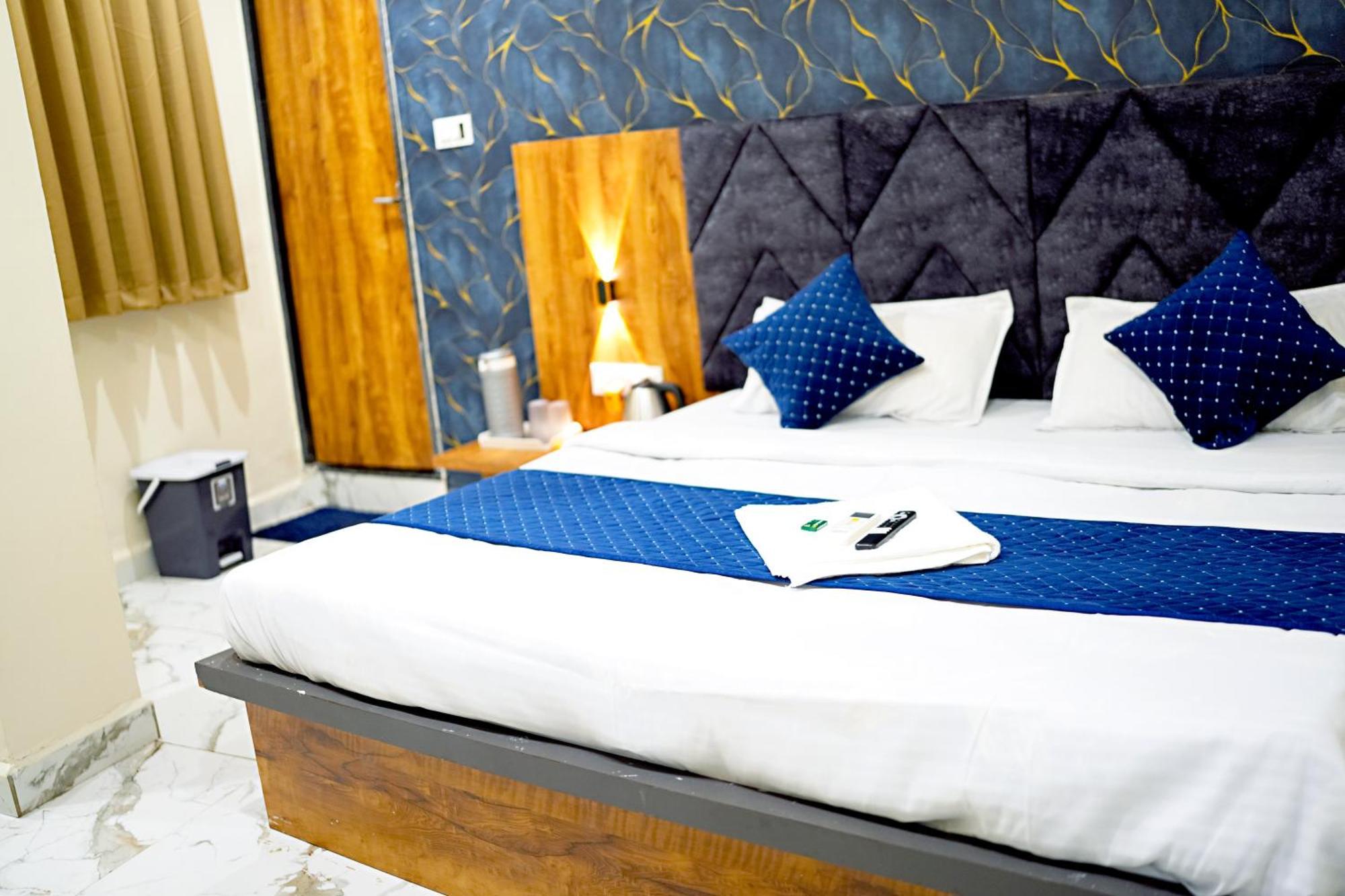 אויאיין Hotel Mahalok Palace מראה חיצוני תמונה