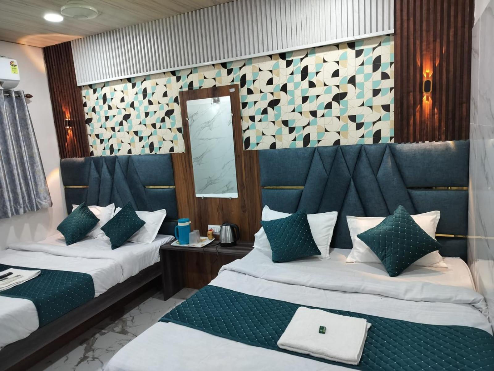 אויאיין Hotel Mahalok Palace מראה חיצוני תמונה